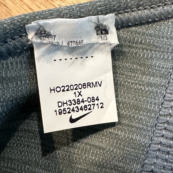 Nike Women’s Smoke Gray Heather Swoosh | 1X - Picture 3 of 4